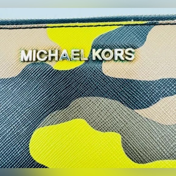 MICHAEL Michael Kors Jet Set Acid Yellow & Brown Camo Tote & Wallet BUNDLE EUC - Picture 11 of 15